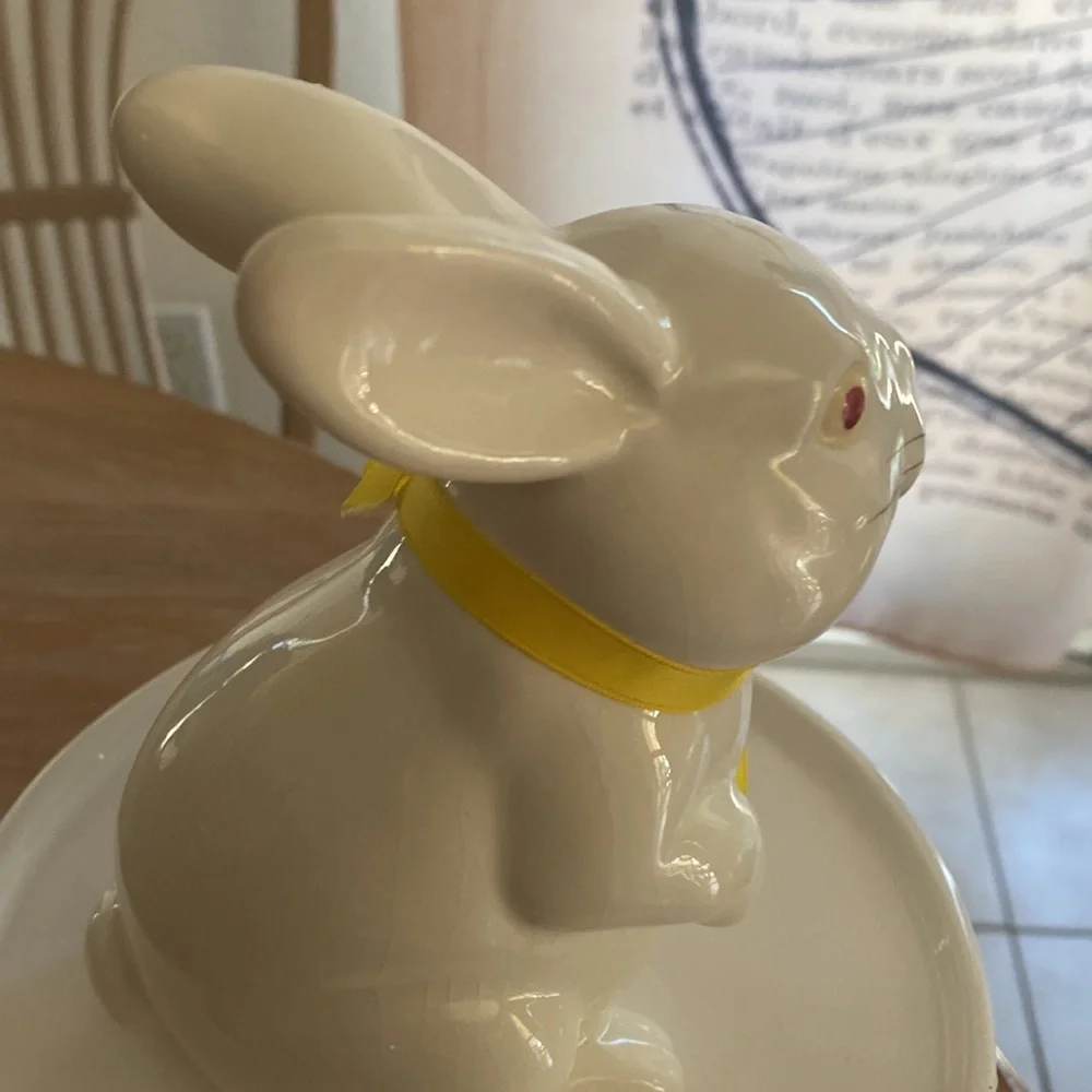Ceramic white bunny w yellow - Picture 3 of 4